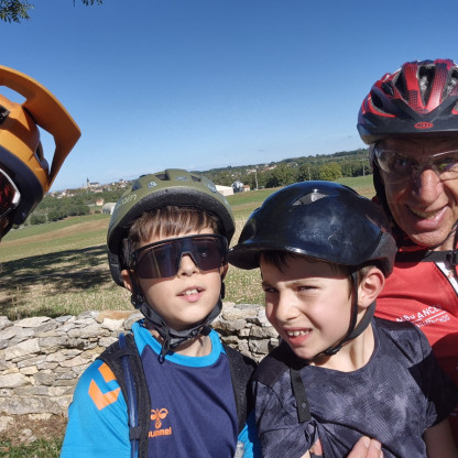 Le sourire des jeunes de l'école de vélo - Petit comité du mercredi par une belle journée d'octobre.